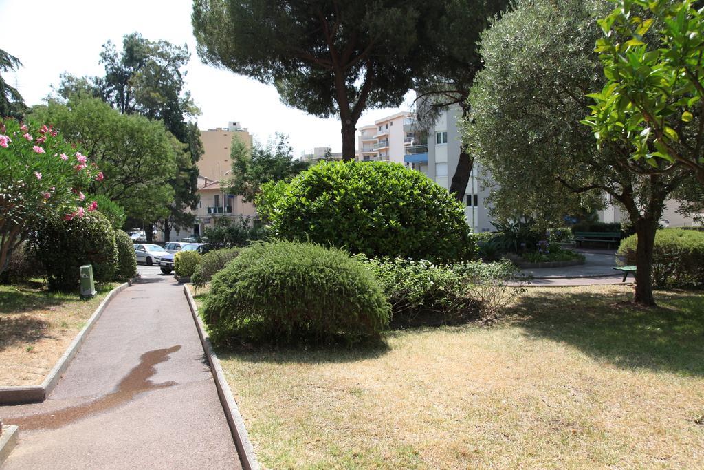 Les Glycines Lägenhet Menton Exteriör bild